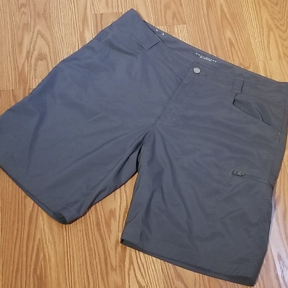 Columbia Other - Columbia omni-shade shorts 36